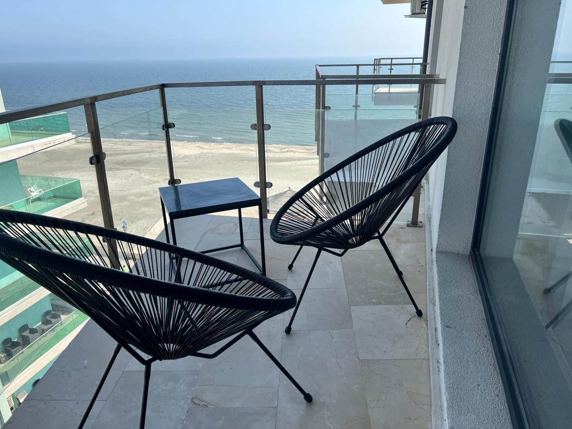 Cosmopolitan - Studio Pe Plaja Cu Vedere La Mare & Loc Parcare Gratis Navodari Exterior photo